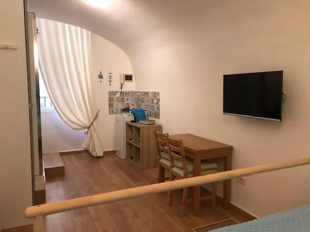 The Nest アパート バーリ